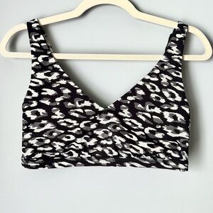 OFFLINE by Aerie Goals Leopard Print Strappy Sports Bra | Medium Support | Large